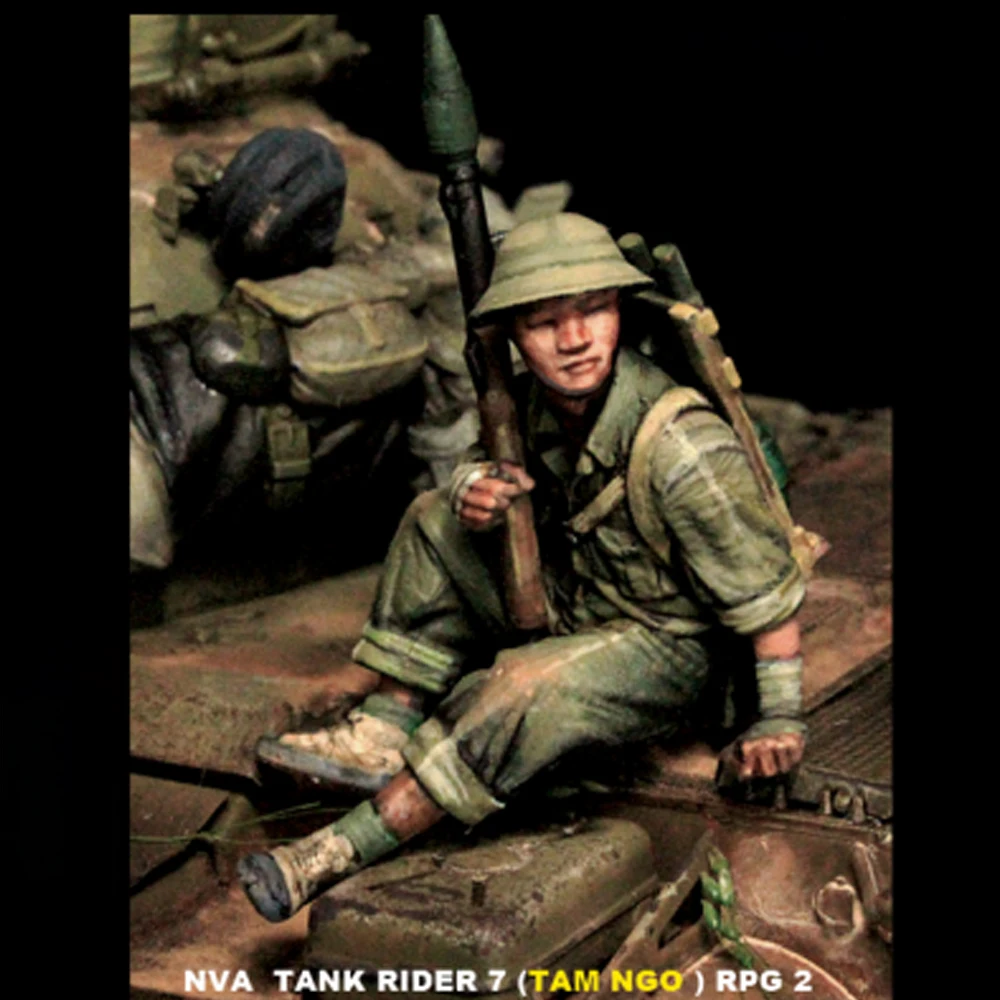 Model Kit Figure - 1/35 NVA Tank RIDER 7, RPD